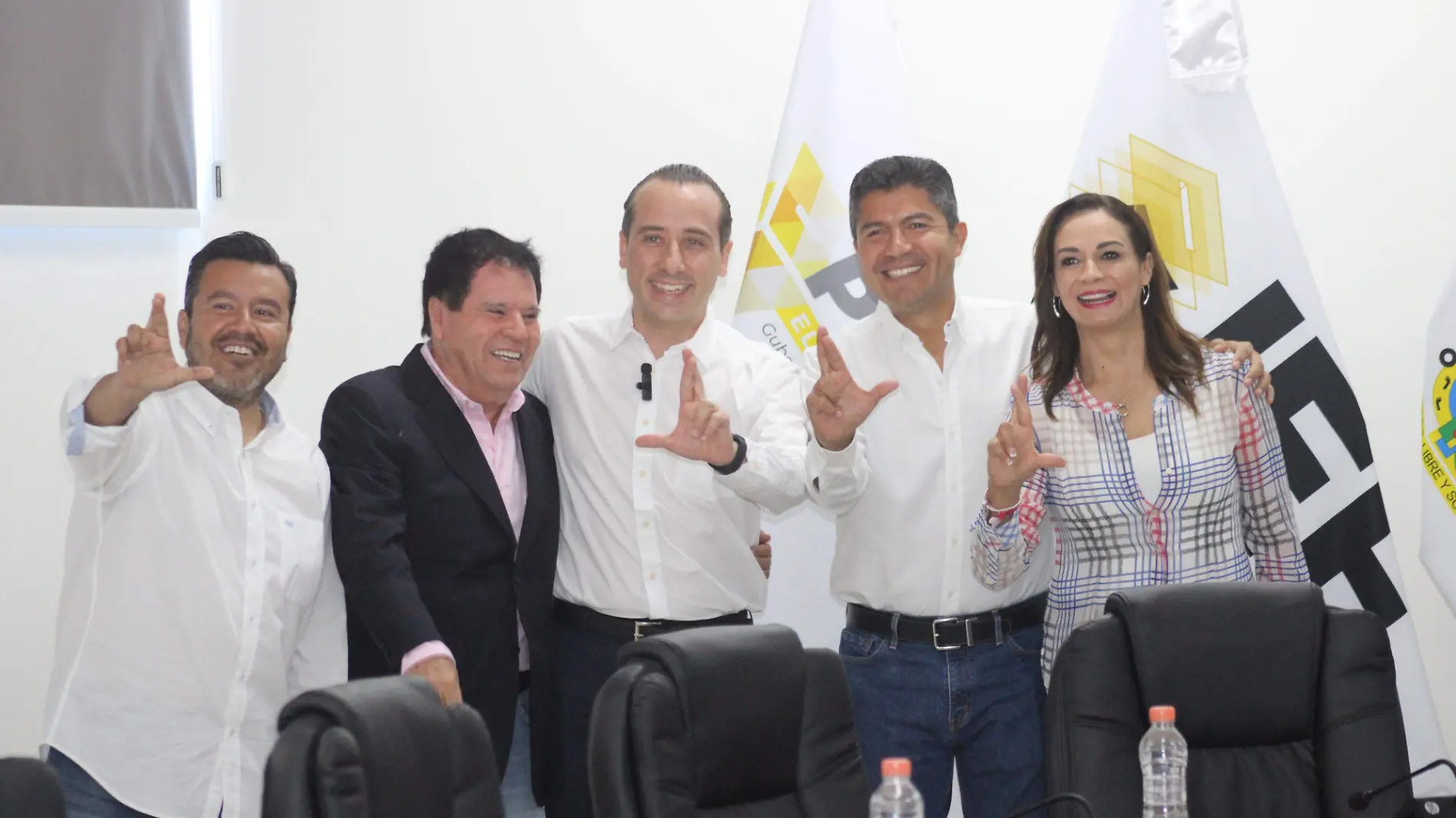 Mario Riestra hace oficial su registro como candidato municipal de Puebla